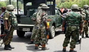 2017_2large_soldiers_and_van_1